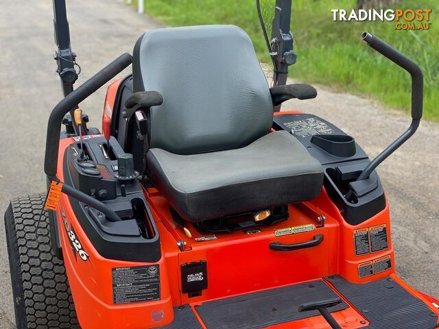 Kubota ZD326 Zero Turn Lawn Equipment