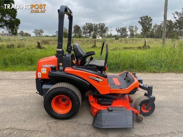 Kubota ZD326 Zero Turn Lawn Equipment