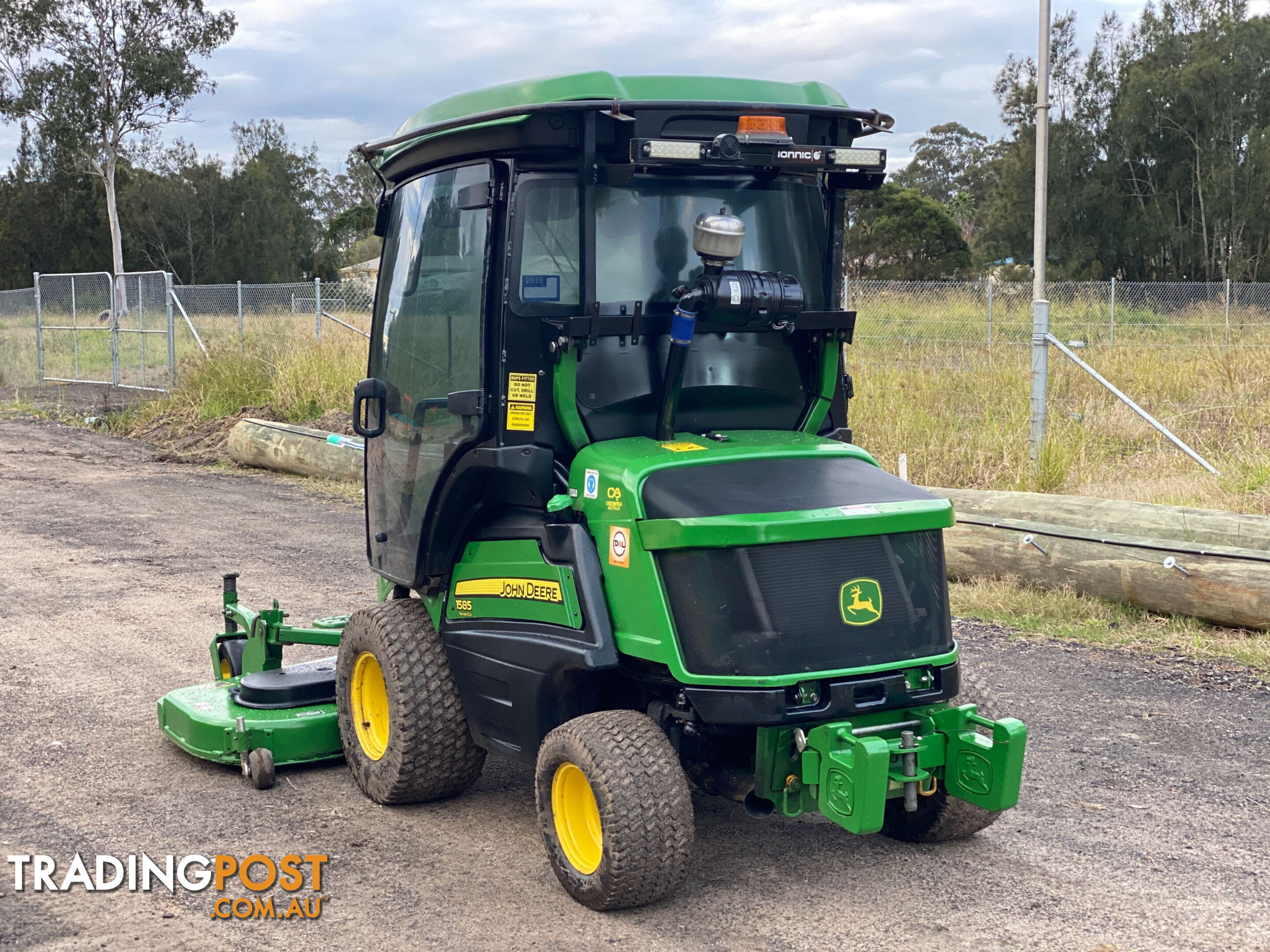 John Deere 1585 Front Deck Lawn Equipment