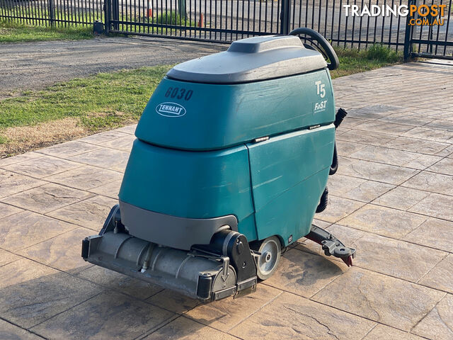 Tennant T5 Sweeper Sweeping/Cleaning