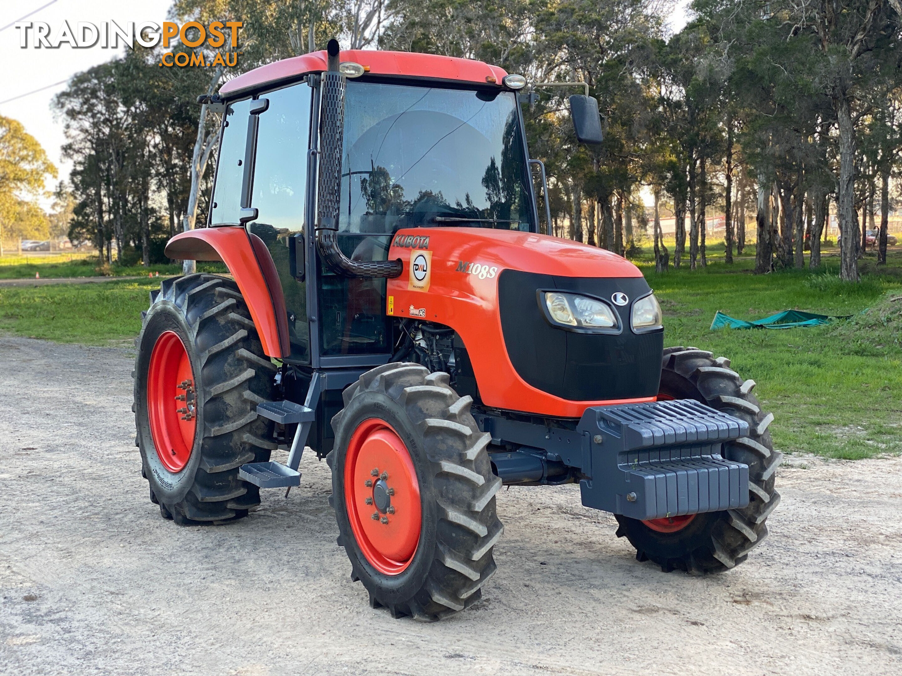 Kubota M108 FWA/4WD Tractor