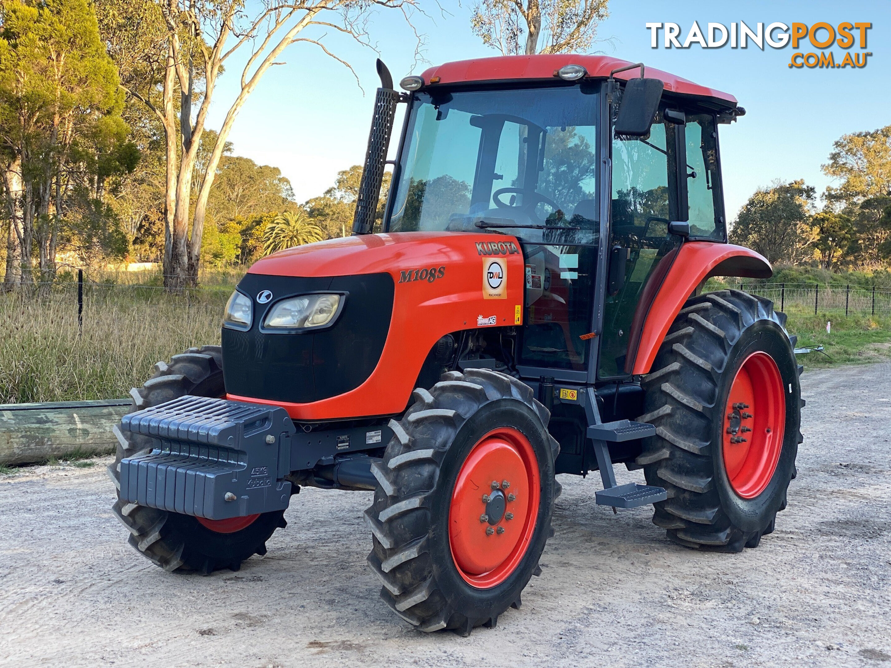 Kubota M108 FWA/4WD Tractor