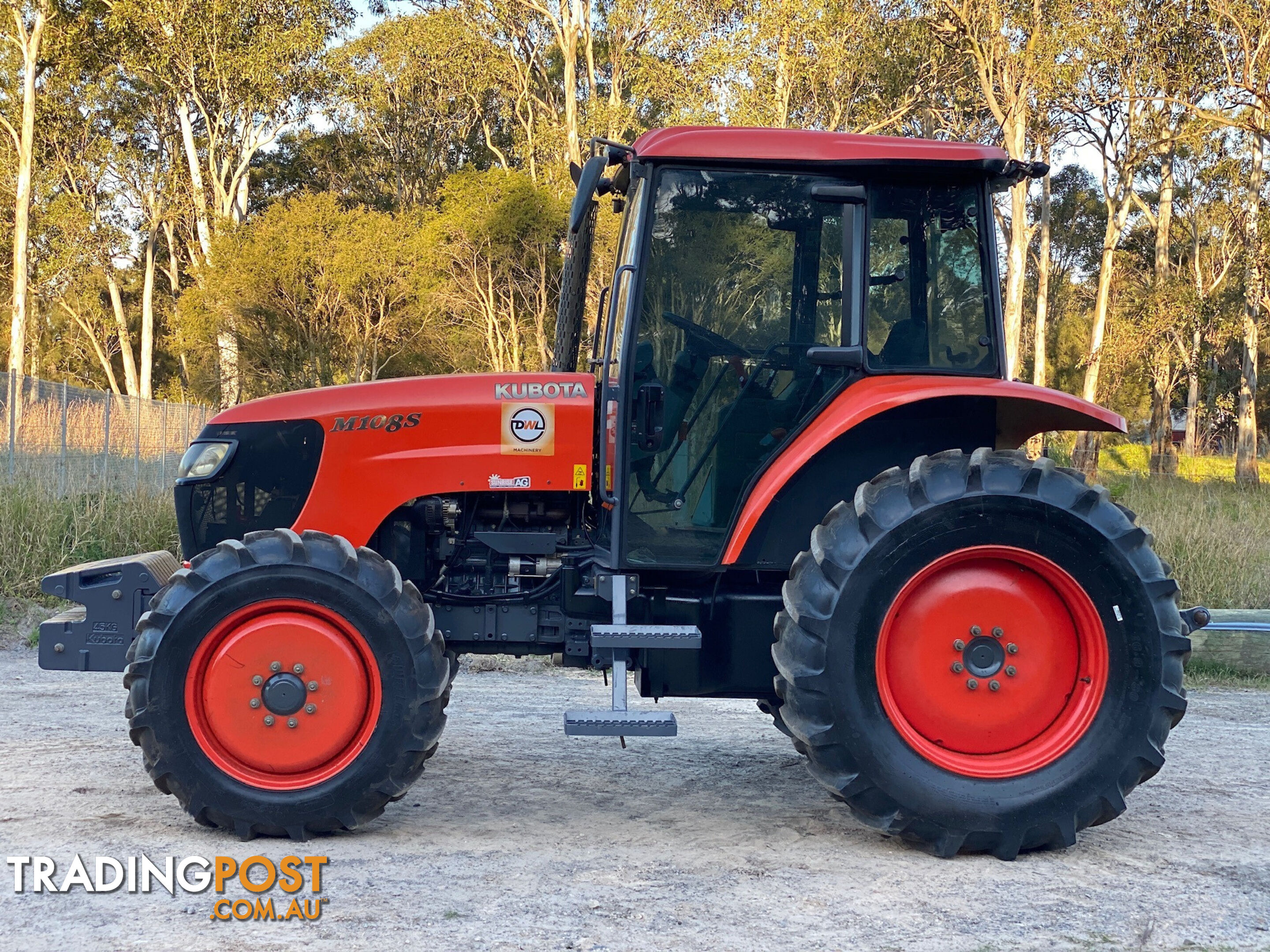 Kubota M108 FWA/4WD Tractor