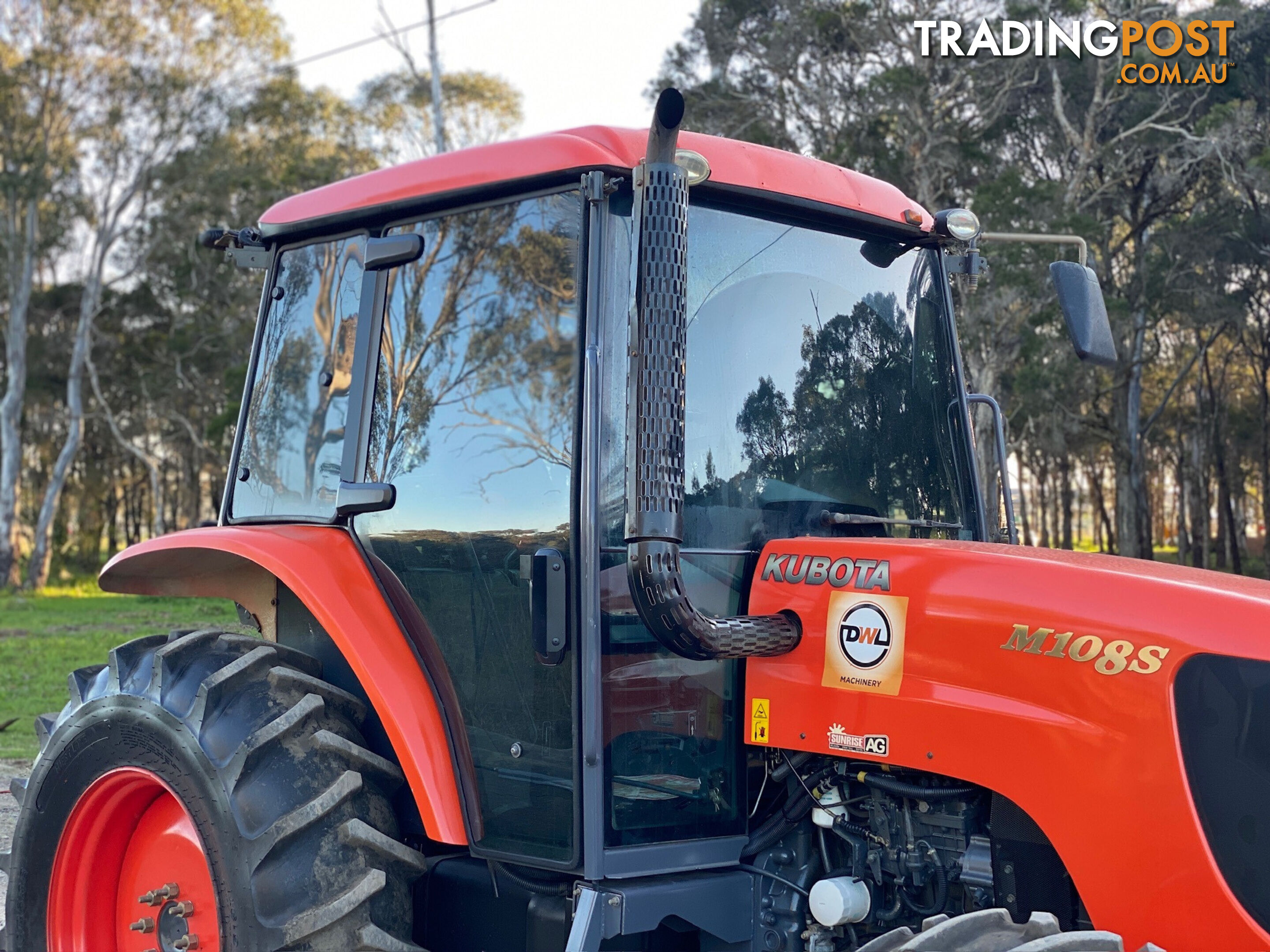 Kubota M108 FWA/4WD Tractor