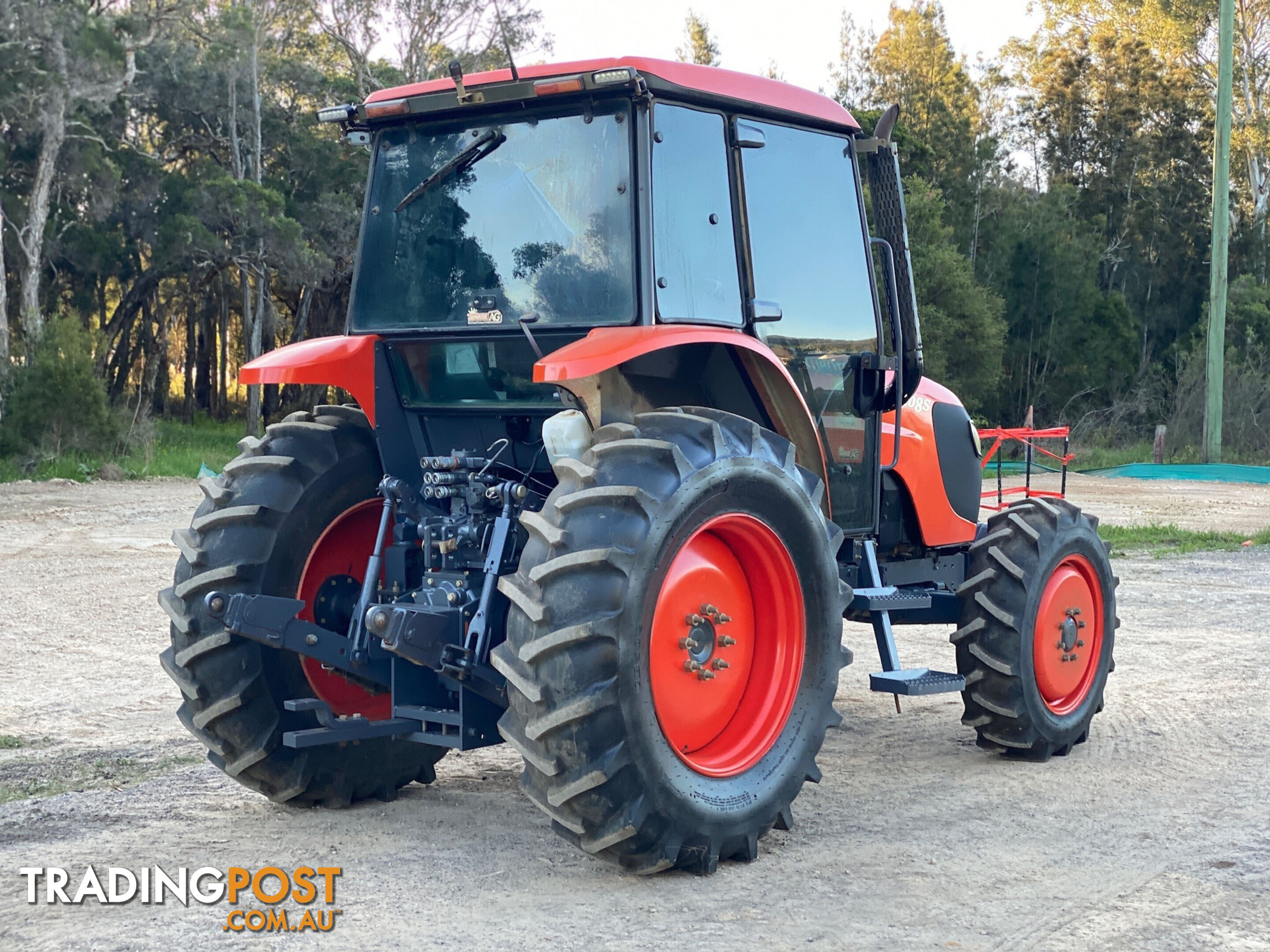 Kubota M108 FWA/4WD Tractor