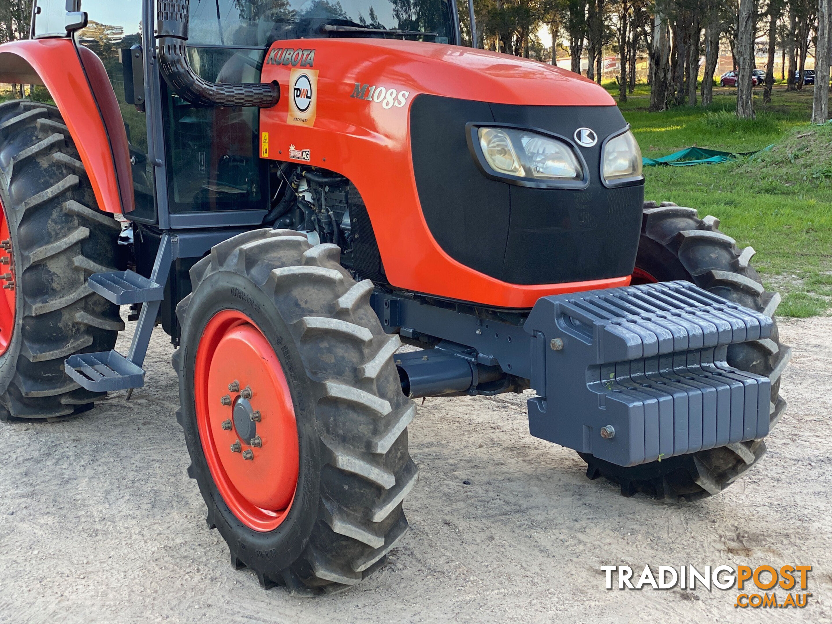 Kubota M108 FWA/4WD Tractor