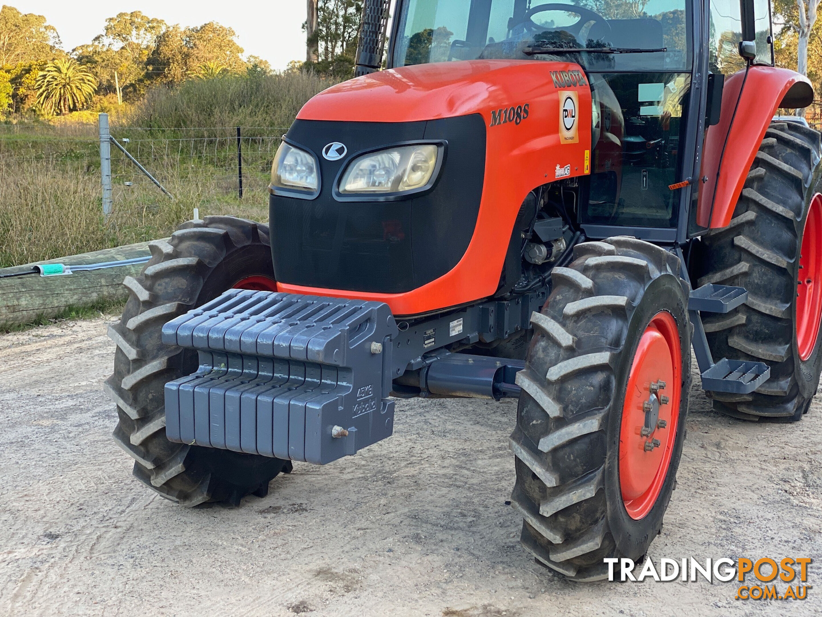 Kubota M108 FWA/4WD Tractor