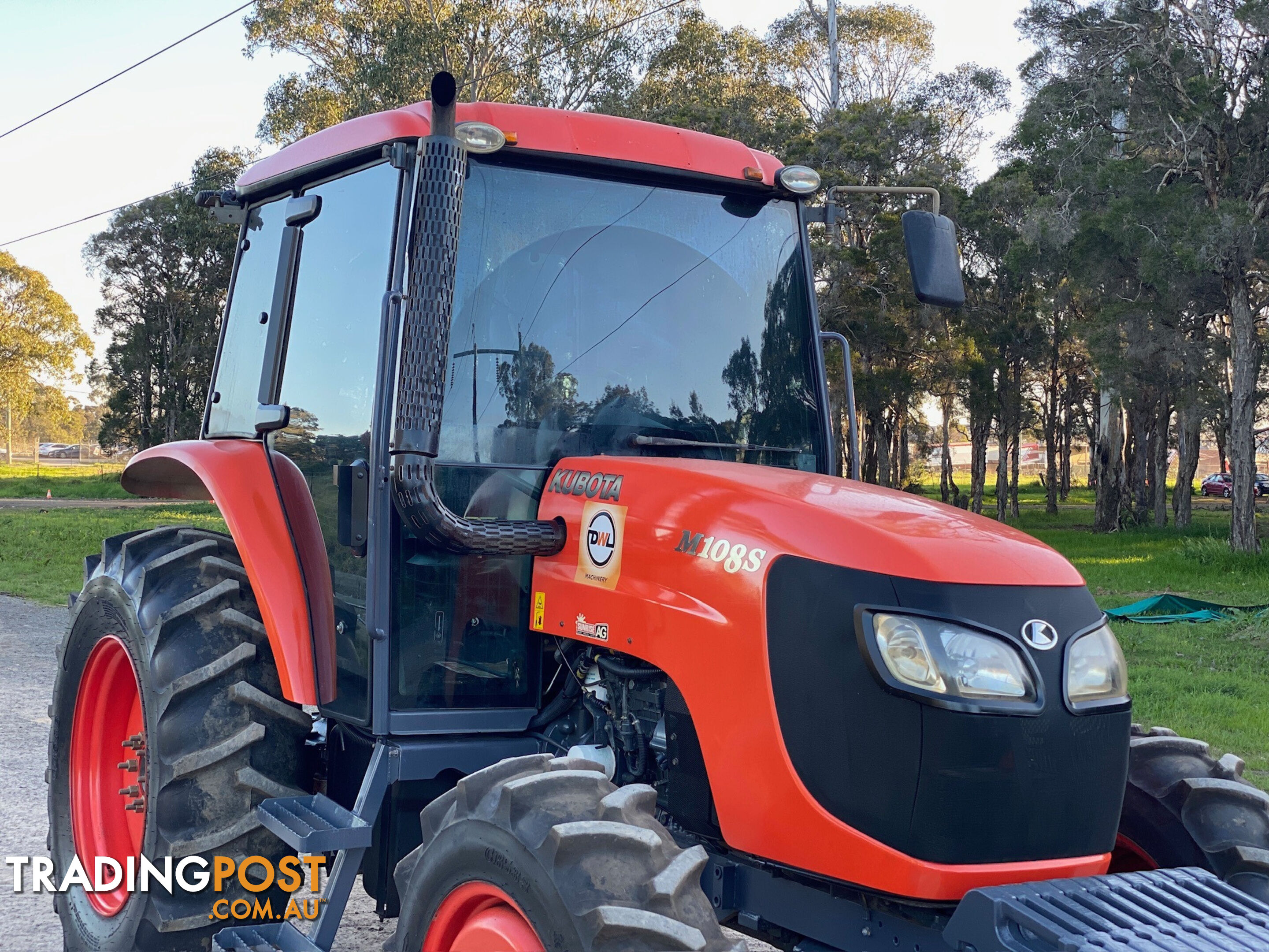 Kubota M108 FWA/4WD Tractor