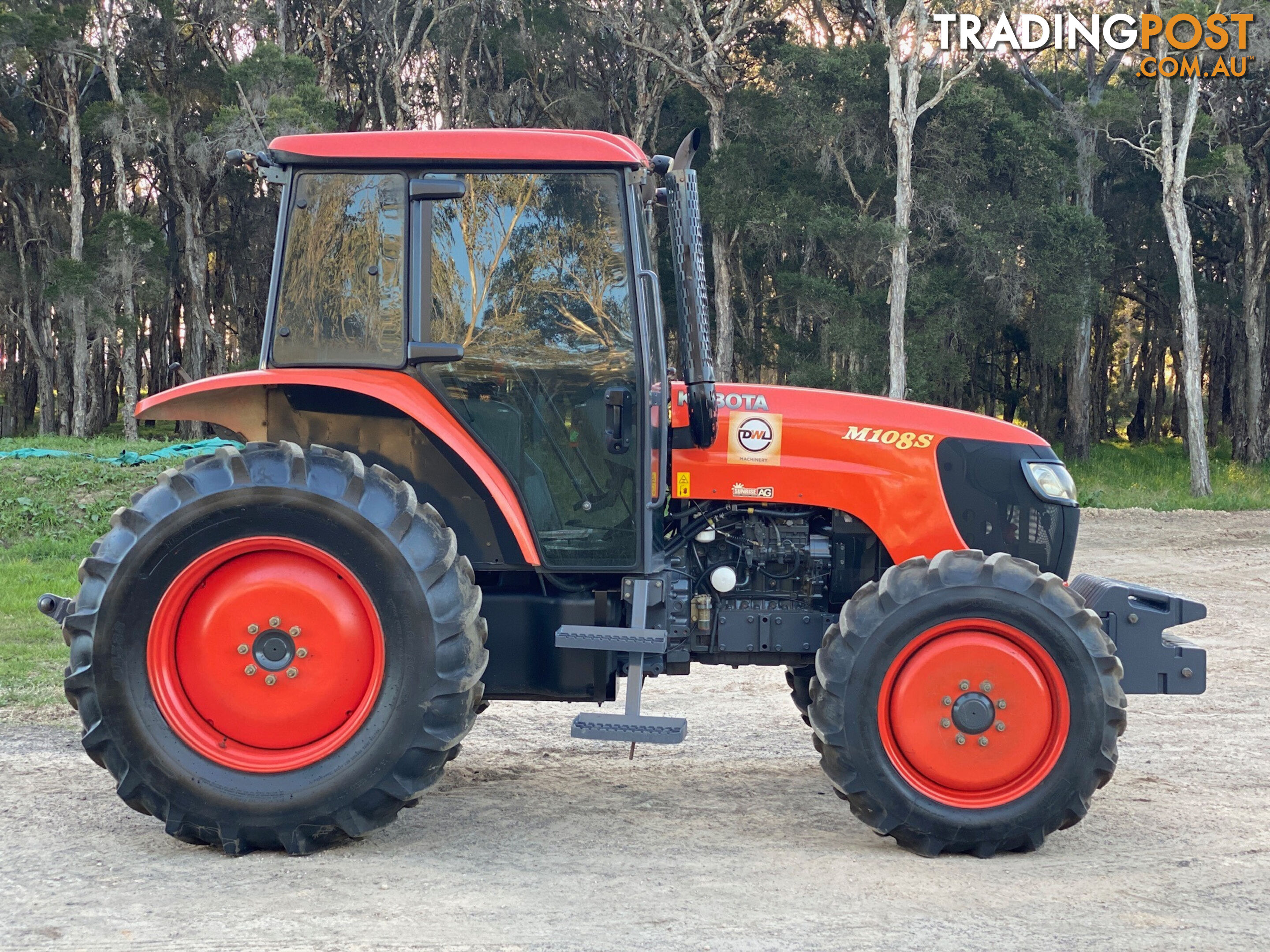 Kubota M108 FWA/4WD Tractor