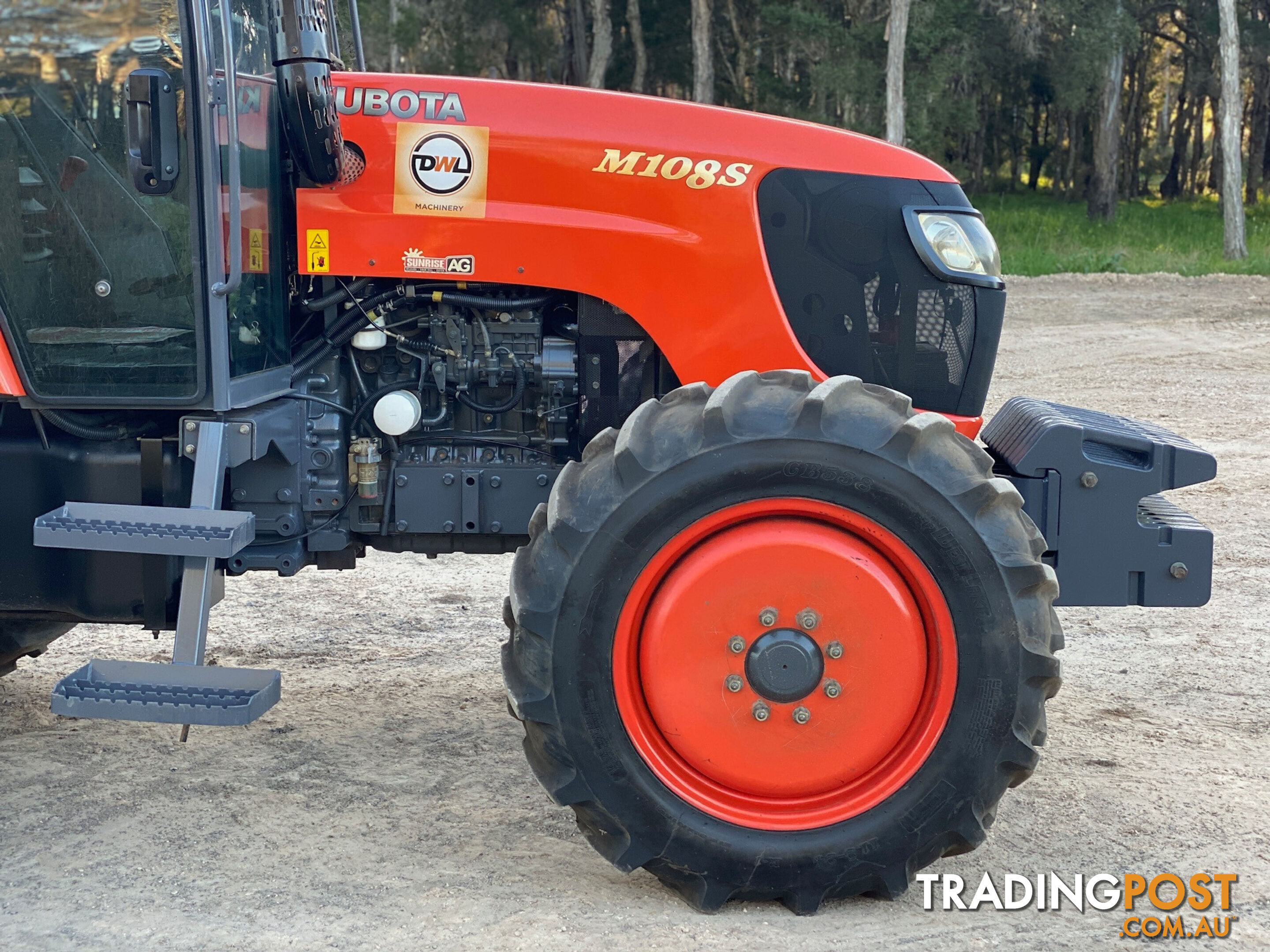 Kubota M108 FWA/4WD Tractor