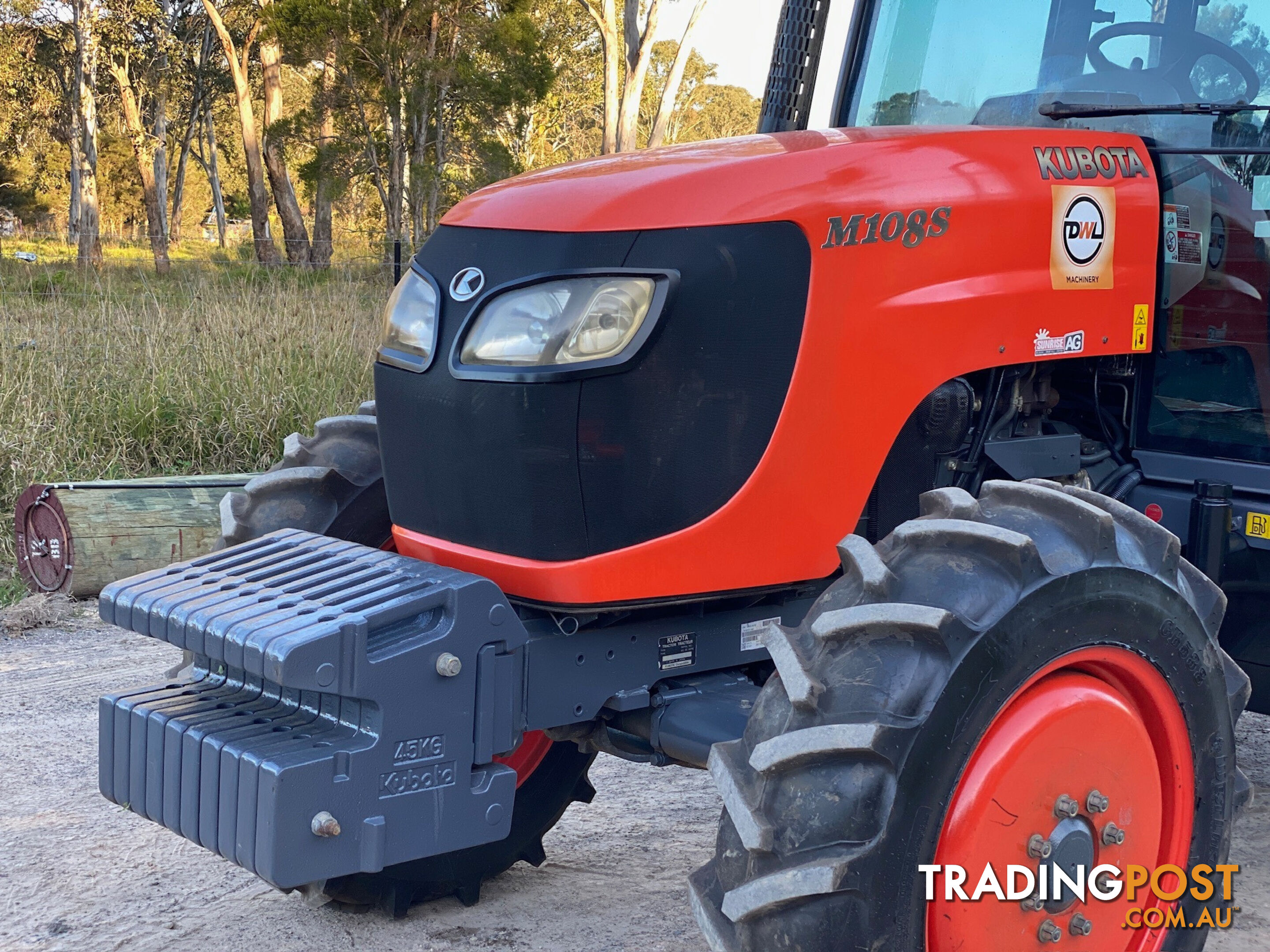 Kubota M108 FWA/4WD Tractor