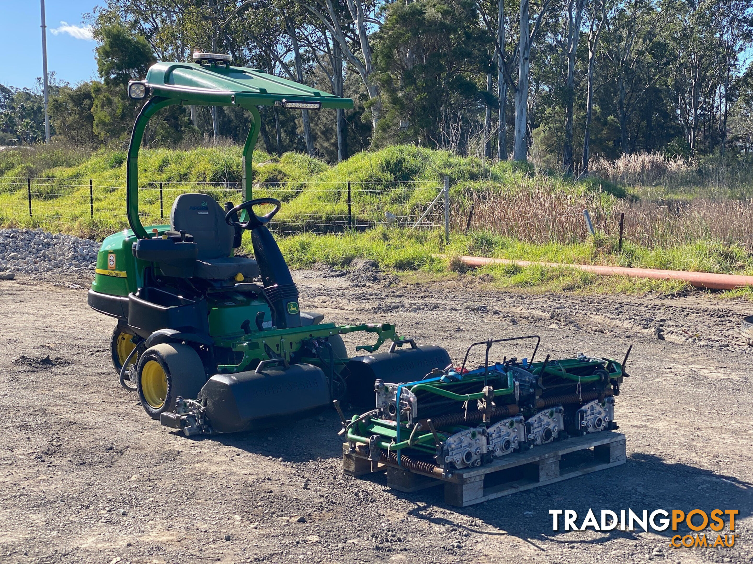 John Deere 2500E Golf Greens mower Lawn Equipment