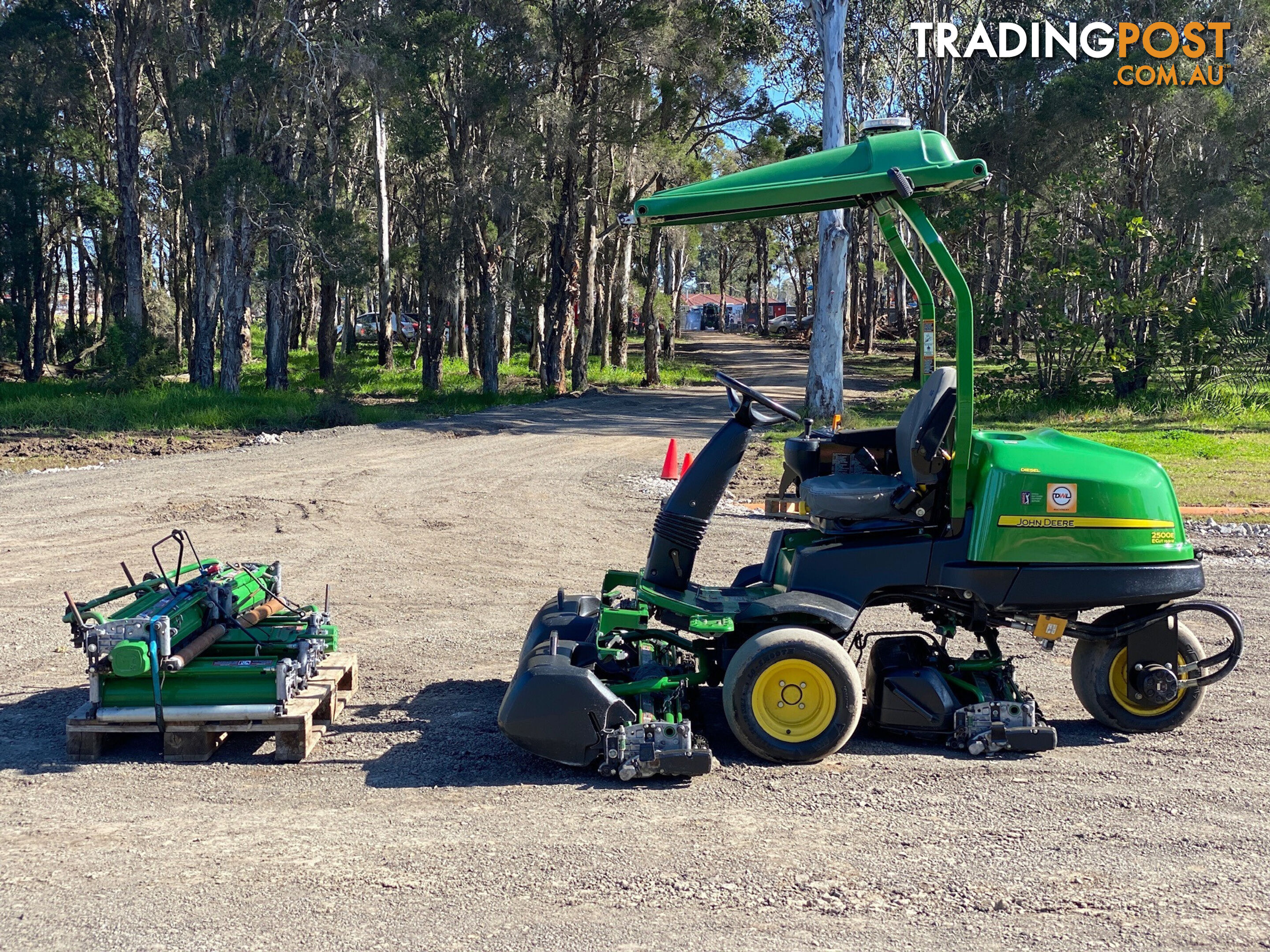 John Deere 2500E Golf Greens mower Lawn Equipment