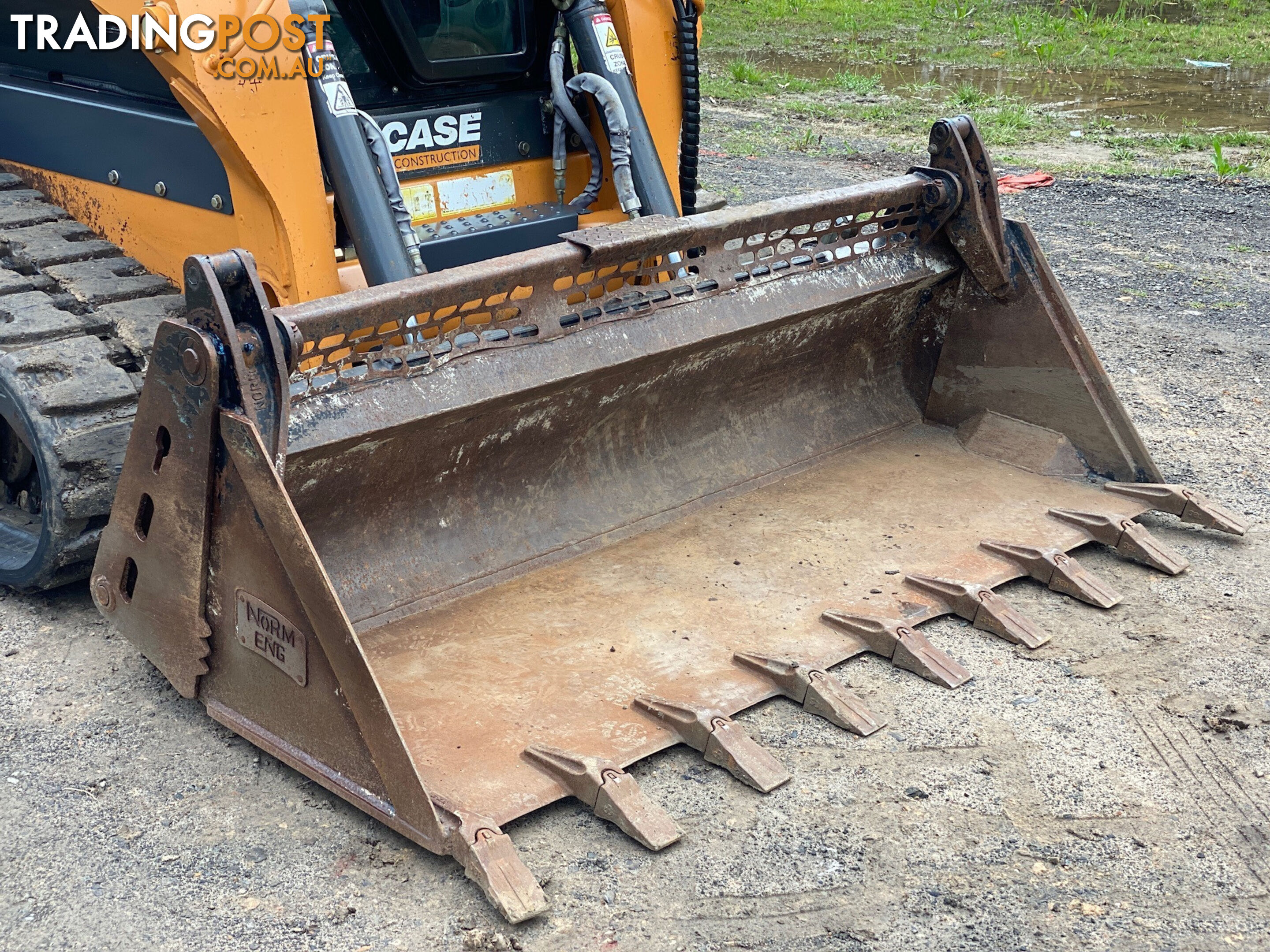 CASE TR320 Skid Steer Loader