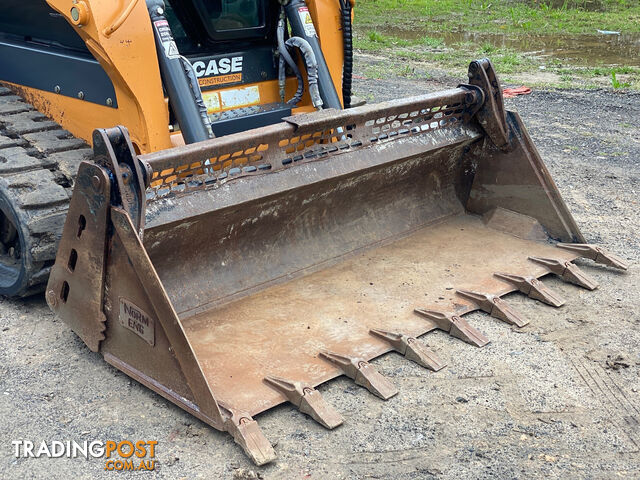 CASE TR320 Skid Steer Loader