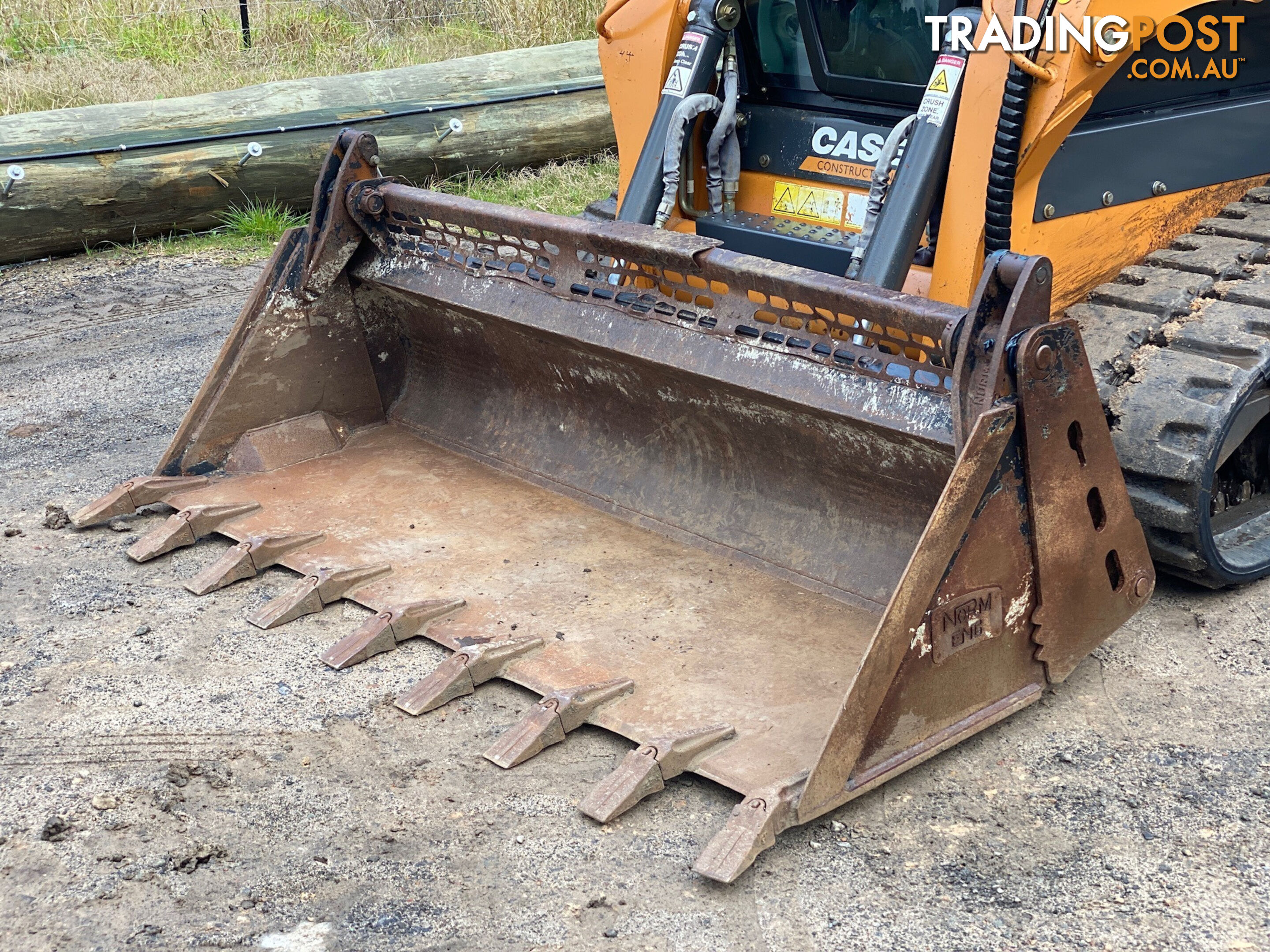 CASE TR320 Skid Steer Loader