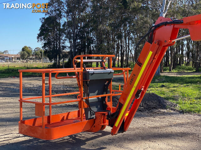 JLG 800AJ Boom Lift Access &amp; Height Safety