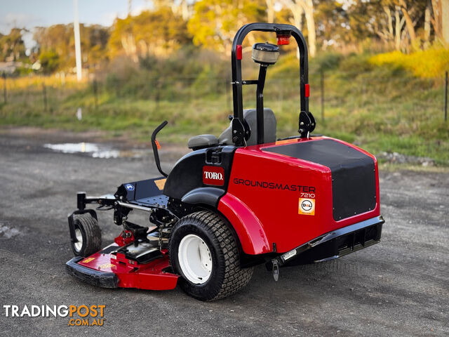 Toro Groundsmaster 7210 Zero Turn Lawn Equipment