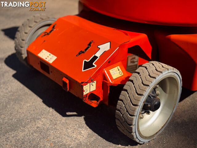 JLG E400AJPN Boom Lift Access &amp; Height Safety