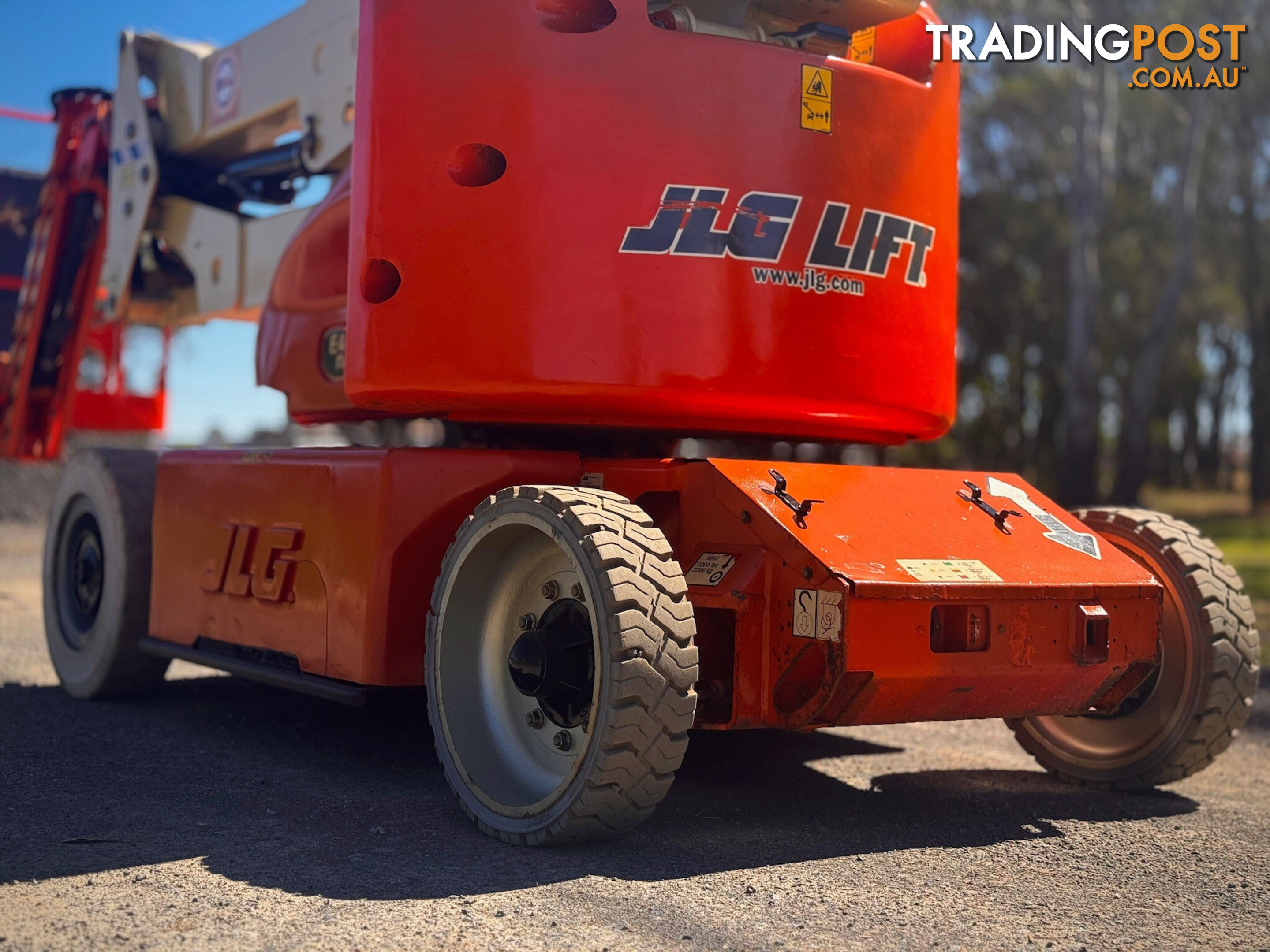 JLG E400AJPN Boom Lift Access &amp; Height Safety