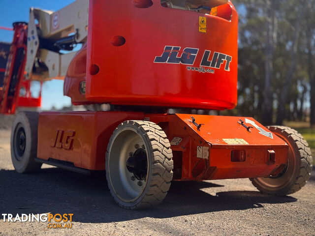 JLG E400AJPN Boom Lift Access &amp; Height Safety