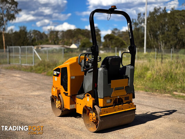 Caterpillar CB14 Vibrating Roller Roller/Compacting