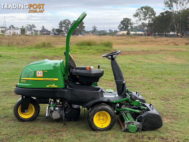 John Deere 2500E Golf Greens mower Lawn Equipment - photo 2 of 19