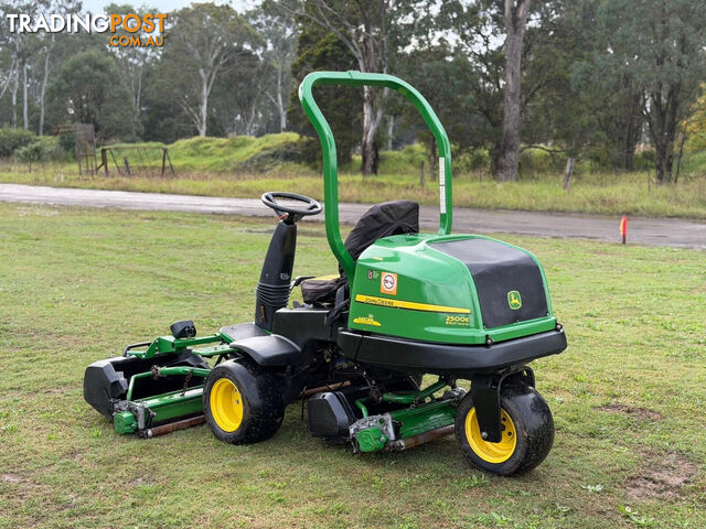 John Deere 2500E Golf Greens mower Lawn Equipment - photo 4 of 19