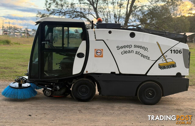 MacDonald Johnston CN201 Sweeper Sweeping/Cleaning - photo 5 of 17