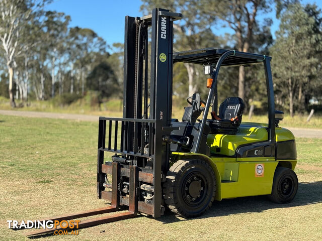 Clark C40 All/Rough Terrain Forklift