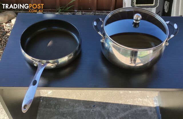 2 stainless steel pots