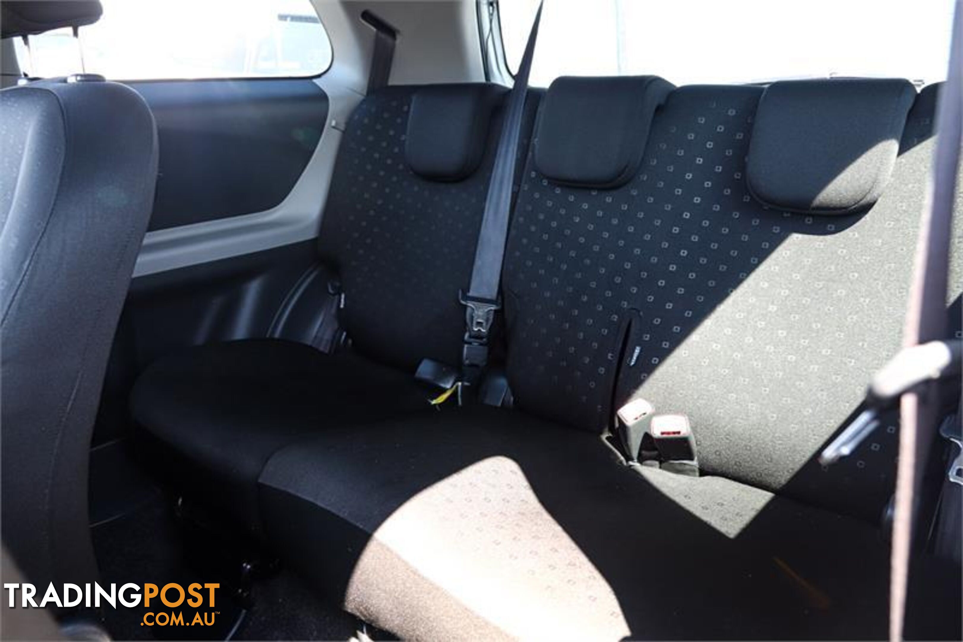 2005 TOYOTA YARIS YR AUTO HATCH