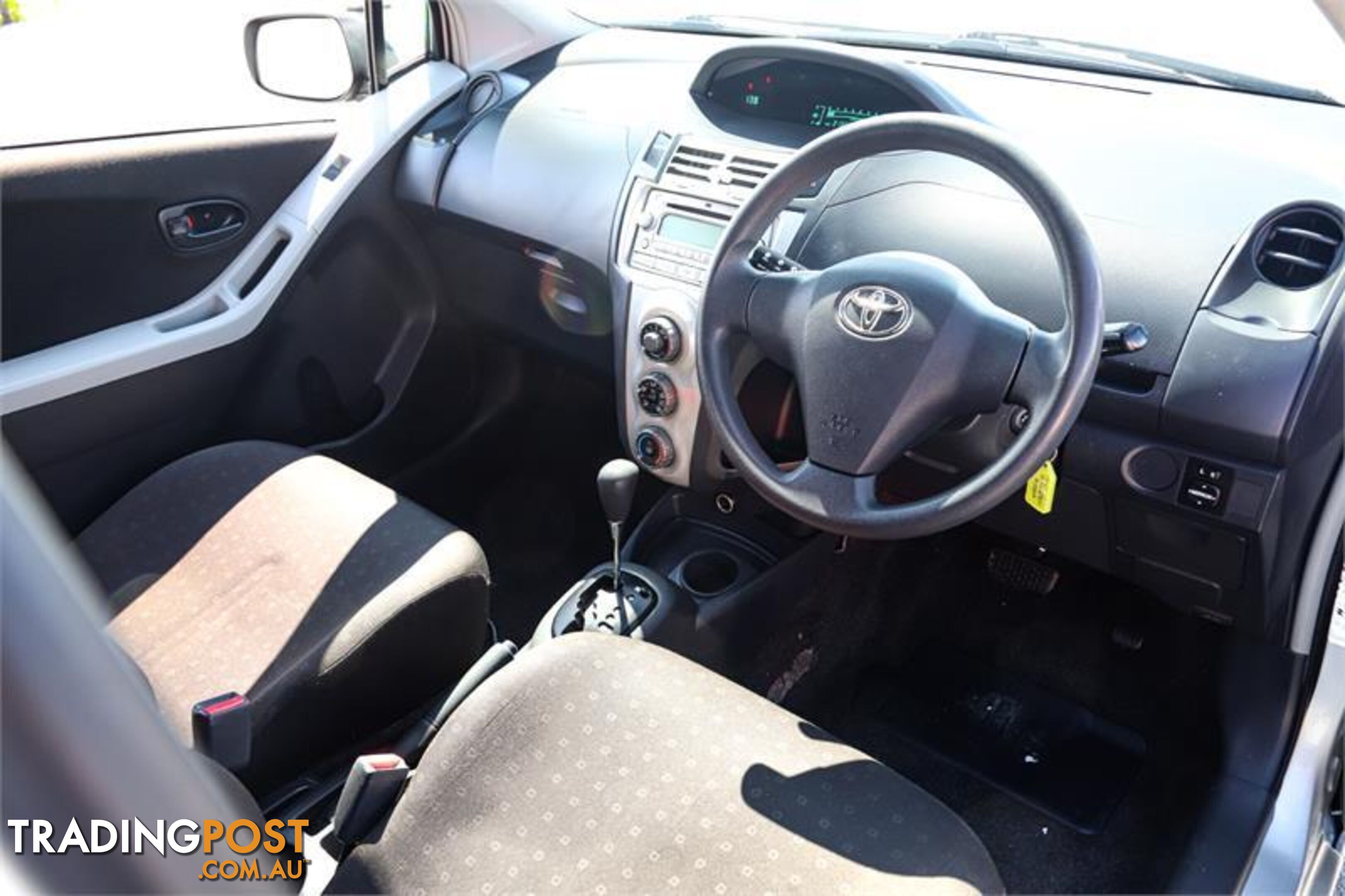 2005 TOYOTA YARIS YR AUTO HATCH