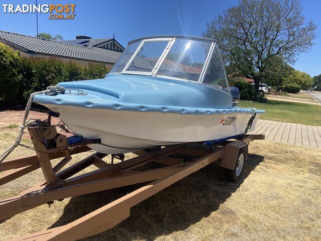 Family runaround 4.5 m fiberglass boat