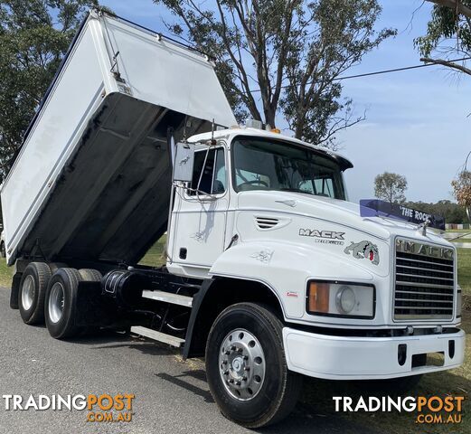 2004 MACK METROLINER TIPPER